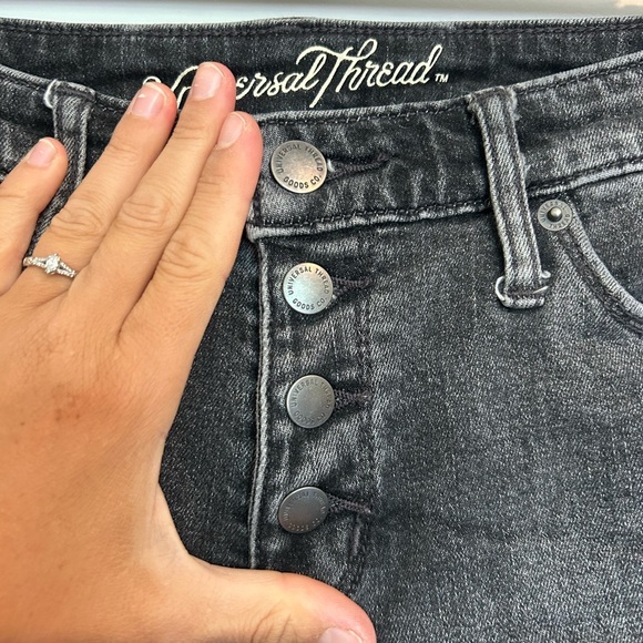 Universal Thread Women's Dark Gray high rise shortie Jean Shorts - Picture 4 of 6